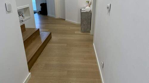 Treppenaufgang und Flur - 