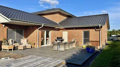 Ansicht Terrasse - Traumhaus-mit Pool - modern, großzügig und komfortabel