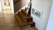Flur und Treppe ins Obergeschoss - 