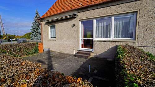 Auf der ideal nach Süd-West ausgerichteten Terrasse genießen Sie Ihren Feierabend mit Familie und Freunden - 