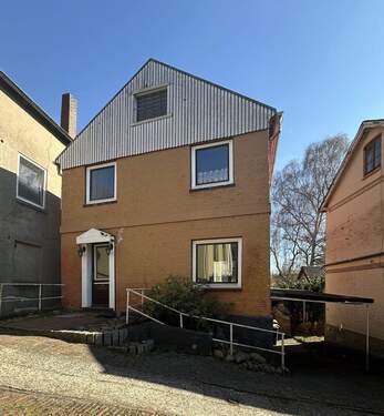 Titelbild NEU - Sanierungsbedürftiges Haus am Norderdeich