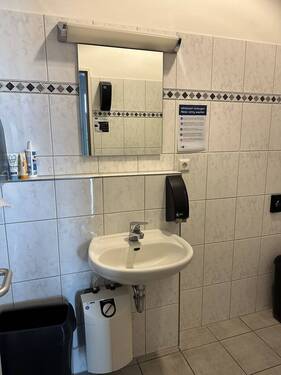 Blick in den Sanitärbereich - 