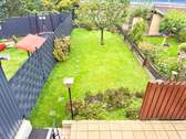 Blick vom Balkon in den Garten - 