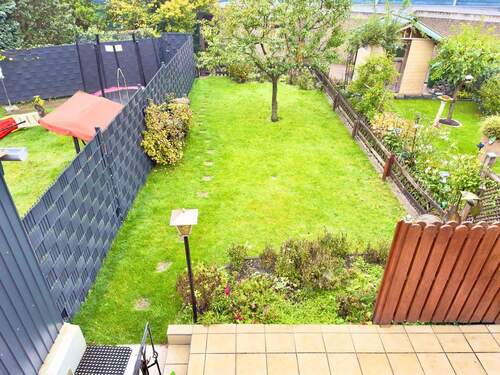 Blick vom Balkon in den Garten - 