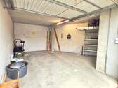 Garage mit praktischer Abstellecke - 