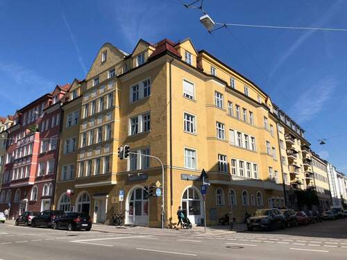 Hausansicht - Charmante 4 ½-Zi.-Altbau-Whg. mit 2 Balkonen, Nähe U-Bh.- Bonner Platz!