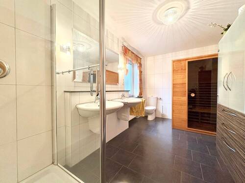 Badezimmer EG (2) - 4 Zimmer Doppelhaushälfte in Gaimersheim