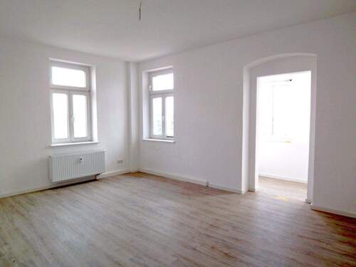 Wohnzimmer mit Loggia - 3 Zimmer Etagenwohnung zur Miete in Bautzen
