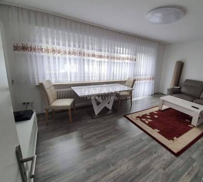 Wohnzimmer - Freistehendes Zweifamilienhaus mit großem Garten, Terrasse und Balkon