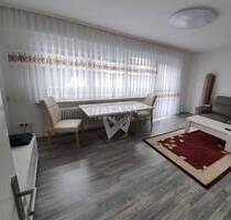 Freistehendes Zweifamilienhaus mit großem Garten, Terrasse und Balkon - Pleidelsheim