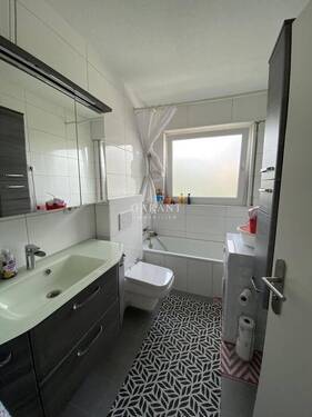 Tageslichtbad OG - 6 Zimmer Mehrfamilienhaus, Wohnhaus in Pleidelsheim