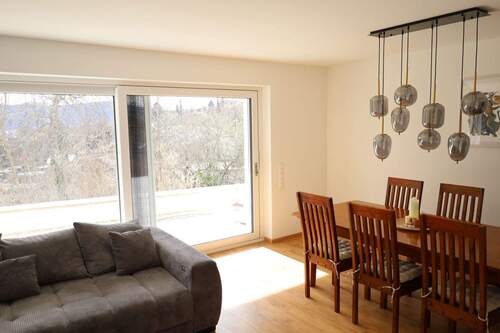 Zugang zur großen Terrasse - 3 Zimmer Etagenwohnung in Albstadt