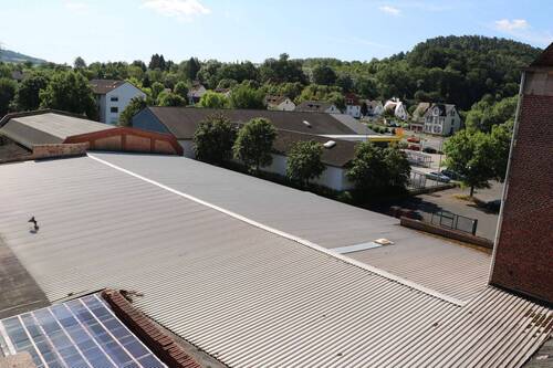 Blick über die Lagerhallen - 