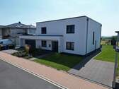 Vorderansicht - 5 Zimmer Mehrfamilienhaus, Wohnhaus in Niedenstein