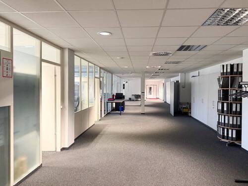 Halle 1 - UG: Flur Büroetage - 