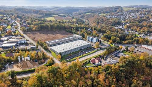 Luftaufnahme - Halle in Wissen zur Miete