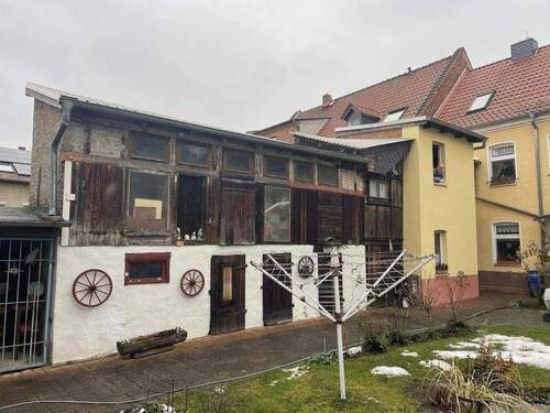 Nebengebäude mit Hundezwinger/Anbau - 