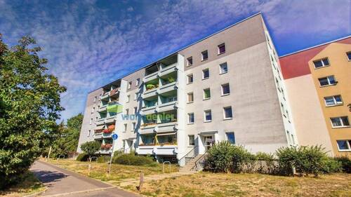 Objektansicht - Gohlis-Nord: 4 Zimmer Wohnung, Bad mit Badewanne, Laminatfußboden und Balkon!