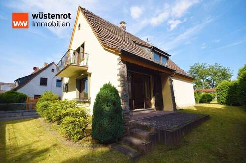 Aussenansicht - Charme & Potenzial: Ein Haus in Hösbach, das darauf wartet, wachgeküsst zu werden!