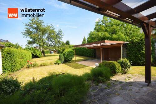 Terrasse mit Blick in den Garten - 