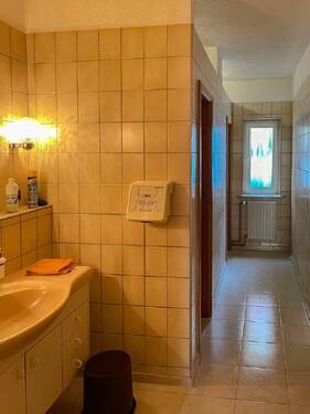 Toiletten im Flachbau auf West - 