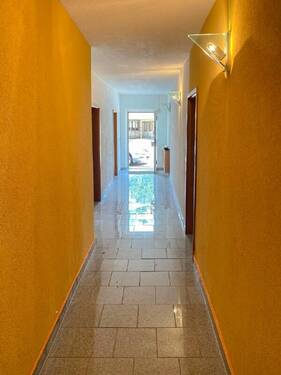 Büroausgang Flachbau auf West - 