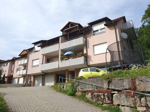 Außenansicht - 3-Zimmer-Wohnung mit Balkon und Stellplatz am Stadtrand zu verkaufen!