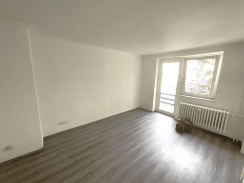 Wohnzimmer - 2 Zimmer Etagenwohnung in Duisburg