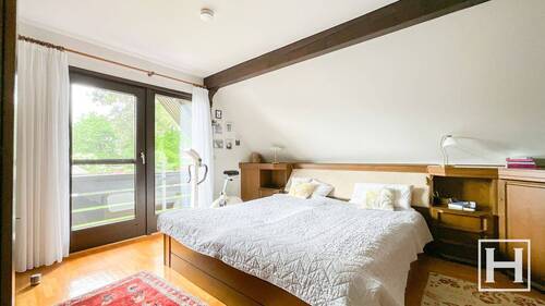 Schlafzimmer mit Balkon - 5 Zimmer Einfamilienhaus in Kisdorf