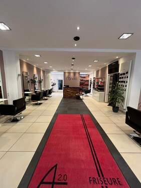 Einblick Ladenbereich - Komplett eingerichteter Friseursalon in gut frequentierter City-Lage