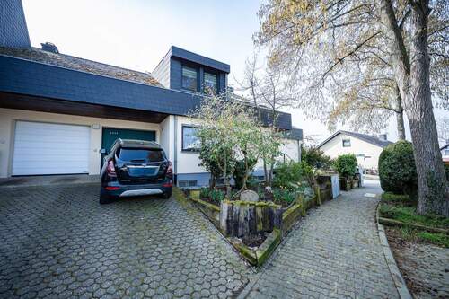 Komfortabel parken: Garage und Stellplatz direkt am Haus - 