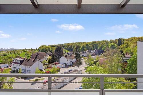Ausblick - PENTHOUSE-FEELING, SKYLINEBLICK & GRÜNEM UMFELD - Gepflegte 3-Zi-Wohnung in SEULBERG Friedrichsdorf