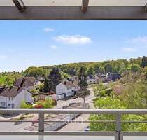 PENTHOUSE-FEELING, SKYLINEBLICK & GRÜNEM UMFELD - Gepflegte 3-Zi-Wohnung in SEULBERG Friedrichsdorf