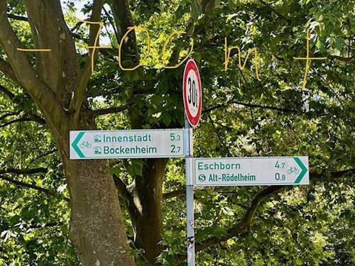 -/+ 700 Meter vom Gebäude - 