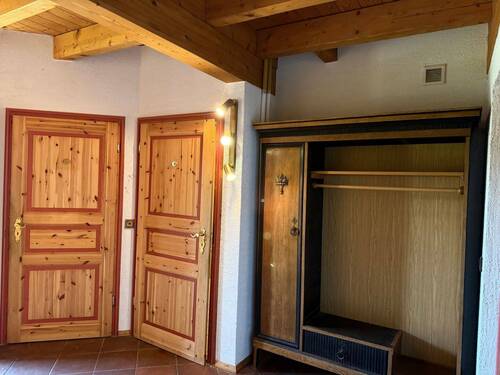 Flur EG mit Garderobe - 