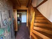 Eingangsbereich mit Treppenhaus - 