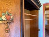Handarbeit - der Garderobenschrank - 