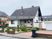 Frontseite mit Garage - 5 Zimmer Einfamilienhaus zum Kaufen in Gronau (Leine)