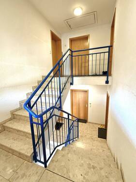 Treppenhaus - 2 Zimmer Etagenwohnung zum Kaufen in Windischeschenbach