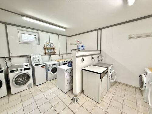 eigenen Waschmaschinen- und Trocknerplatz - 