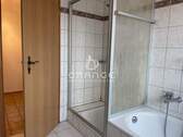 ...Wanne und Dusche inklusive - 