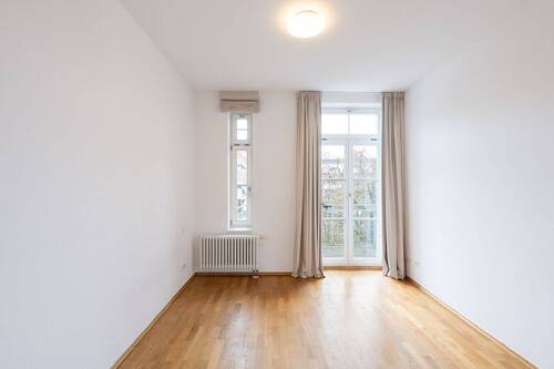 Schlafzimmer 1 - 3 Zimmer Etagenwohnung zum Kaufen in München