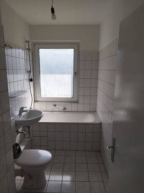 Bad - Etagenwohnung mit 44,00 m&sup2; in Duisburg zur Miete