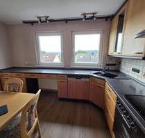 Sonnige Dachgeschosswohnung mit Balkon - Petersberg