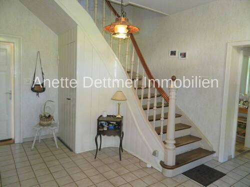 Treppenhaus - 9 Zimmer Einfamilienhaus zur Miete in Delligsen / Hohenbüchen