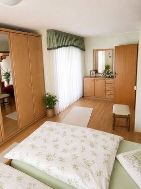Eltern Schlafzimmer mit Balkon - 