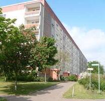 Sonderpreis + 1 Monat kaltmietfrei! Nette Nachbarn für kleine 3-Rwg. im 5. OG mit Balkon gesucht! - Neubrandenburg Reitbahnviertel