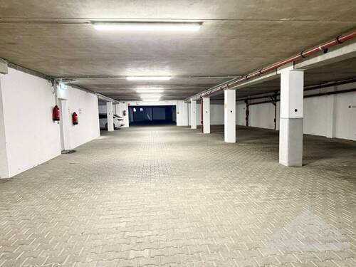 TG - 70 x großzügige Tiefgaragenplätze ideal für Wallet Parking Lagerfläche etc. mit guter Flughafenanbindung
