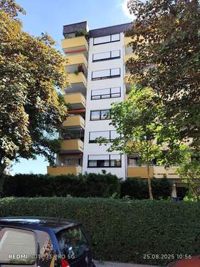 Balkonansicht - Bezugsfrei - Gut geschnittene Eigentumswohnung mit großem überdachten Balkon und TG-Stellplätzen