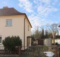 Jetzt zugreifen: Renovierungsbedürftige Doppelhaushälfte inkl. Nebengebäude samt Garten - Bitterfeld-Wolfen